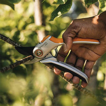 Gardena, Fiskars секатори, ножівки садові, ножиці для овочів