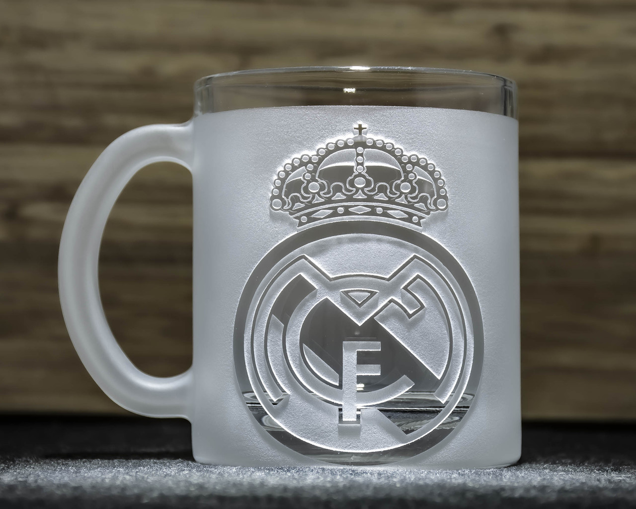 Кружка для чаю та кави з гравіюванням лого ФК Реал Мадрід FC Real Madrid SandDecor