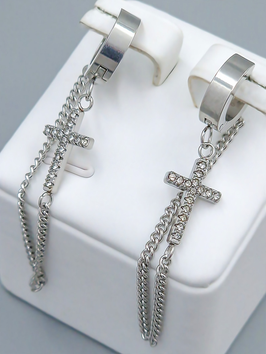 Сережки Stainless Steel. Сталь. Родій. Камені: білий циркон. Довжина: 64 мм. Ширина: 10 мм.