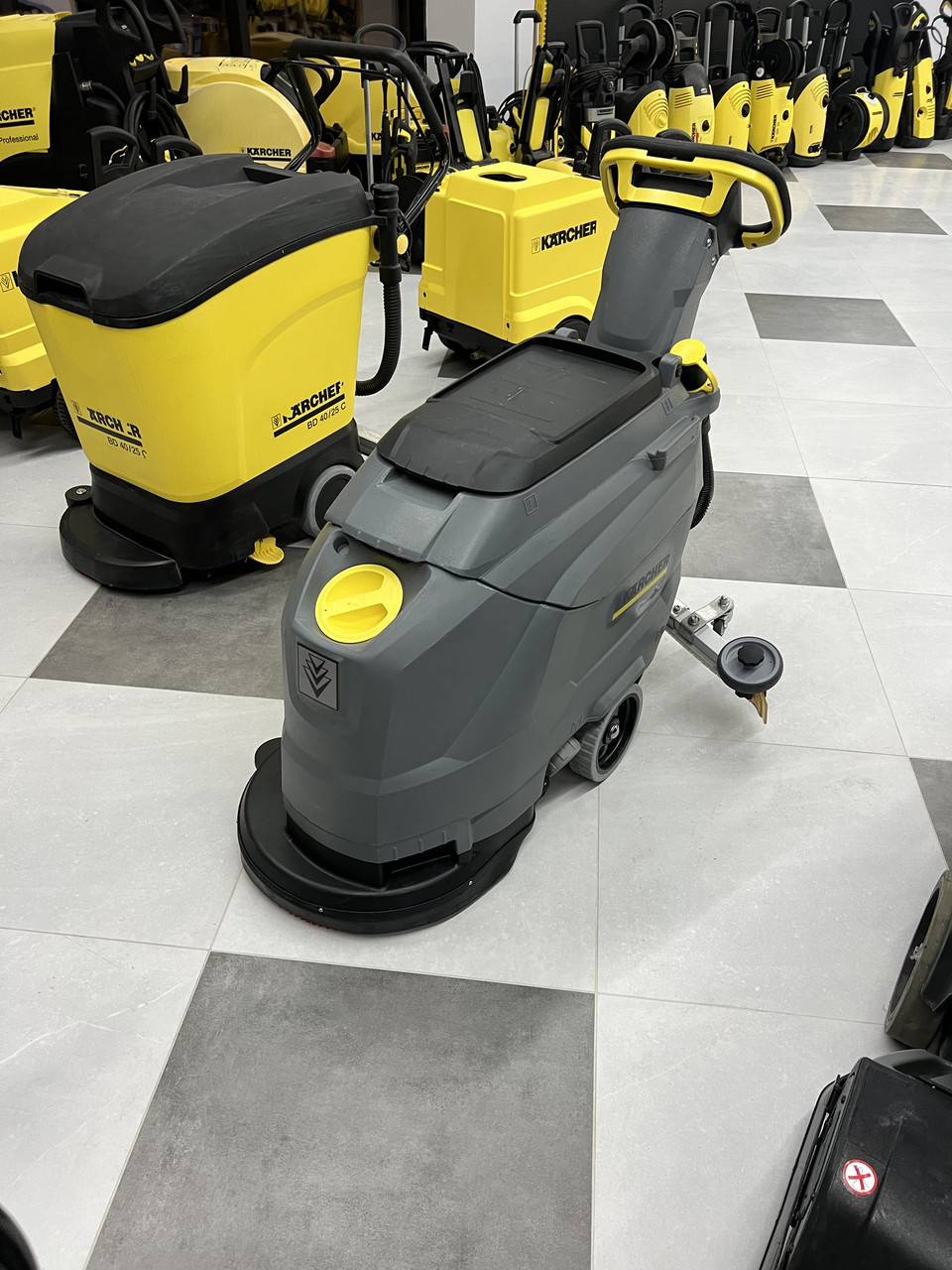 Karcher bd 43/35 bp акумуляторна підлогомийна машина