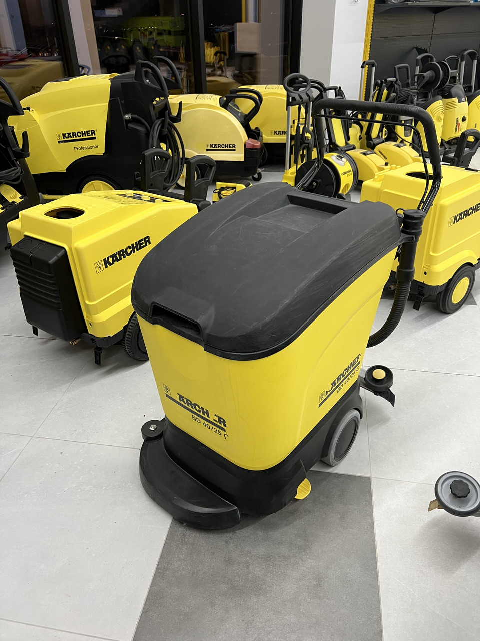 Вживана Karcher BD 40/25 С акумуляторна підлогомийна машина, фото 1