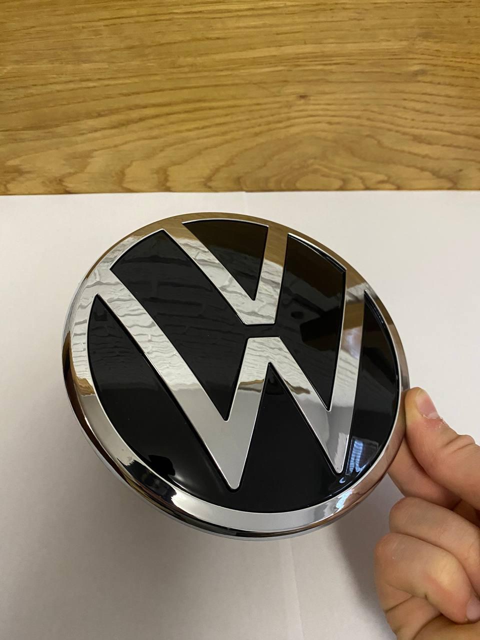 Емблема решітки радіатора Volkswagen Tiguan 2019 - 2023  5NA853601M колір хром Не під радар