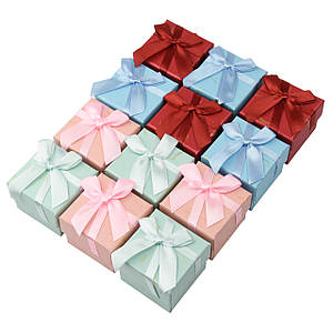 Коробочка квадратна картонна малюнки з бантом під кільце розмір 50Х50Х40 мм 24 штук в пакованні мікс кольорів