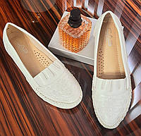 МОКАСИНИ ВЕЛИКИХ РОЗМІРІВ НА ШИРОКУ НОГУ: АКТУАЛЬНІ МОДЕЛІ 2024