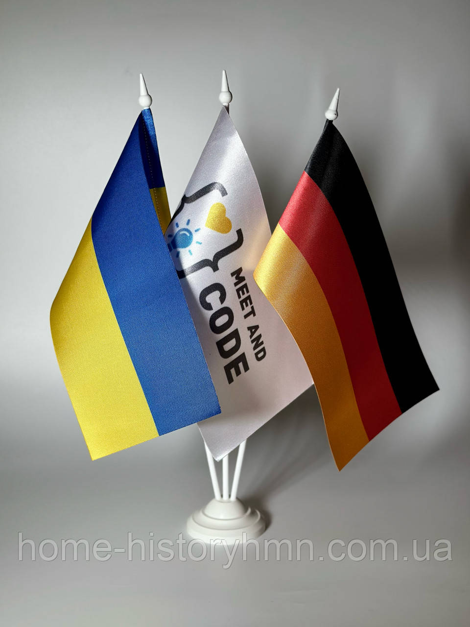 Настільні прапори України Німеччини та компанії Meet and Code з 3 пластиковими тримачами