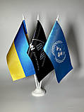 Настільні прапори України компанії HMN та організації ООН з 3 пластиковими тримачами, фото 2