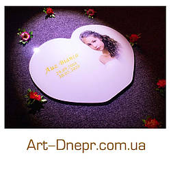 Портрет на склі у формі серця виготовлений за лекалом 640х500x12 мм