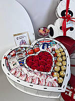 Подарочные боксы для девушек Подарочный бокс с конфетами 42/38/10,5 Подарочные наборы со сладостями Киндер лин