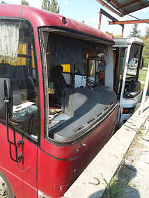 Изготовление и замена лобового стекла на автобусе МАЗ 256 в Никополе (Украина) 6