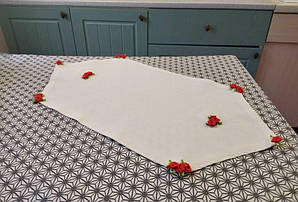 Декоративна серветка на стіл червоні троянди 30*60 см