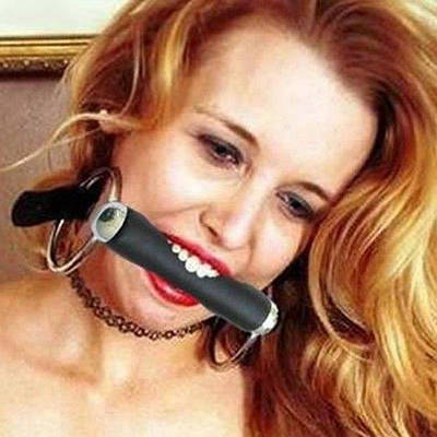 Чорний кляп для рота з металевими кільцями Talla