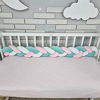 Косичка - бортик м'якенька велюрова на один бік дитячого ліжка 120см -м'ятно-рожево-біла
