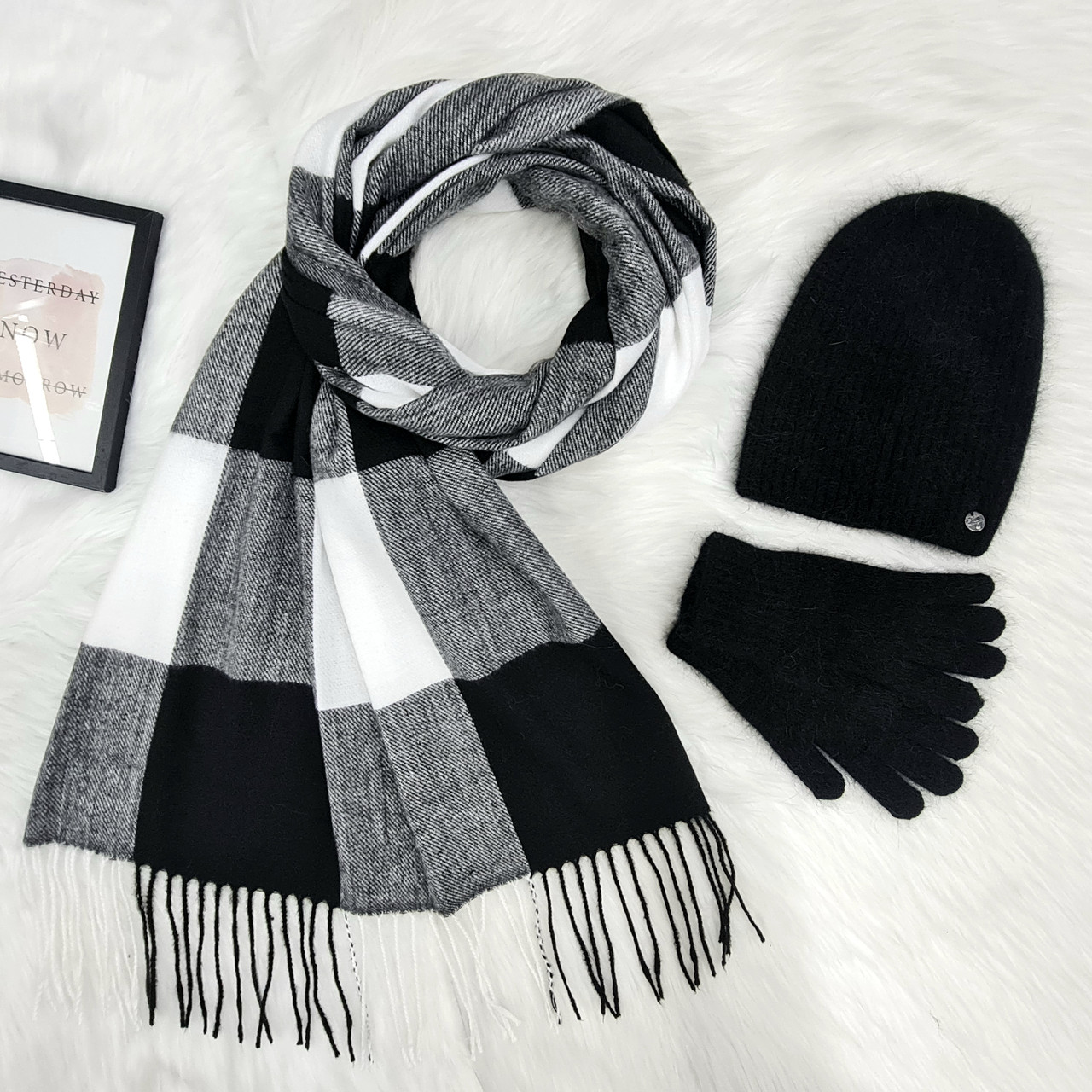 Комплект жіночий зимовий ангоровий (шапка+шарф+рукавички) ODYSSEY 55-58 см чорний 13414 - 1119 - 4185