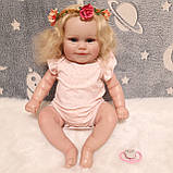 Гарна реалістична лялька Реборн (Reborn) NPK дівчинка 50 см з довгим волоссям, схожа на живу дитину, пупс з м'яким тілом, фото 8