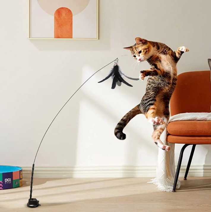 Інтерактивна іграшка для котів з пером та дзвіночком на присосці Cat Stick Sucker Black, фото 1