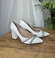 Белые свадебные туфли Meideli