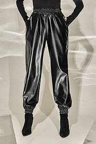 Жіночі шкіряні штани джогери в чорному кольорі (р. 42-52) 31bu1054