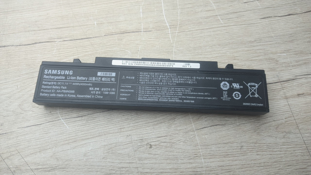 Батарея для ноутбука Samsung R530, R523, RV510, NP300, R423, 355E4C(AA-PB9NC6B)11.1V, 0% износа, черная б/у - фото 1 - id-p2091962149