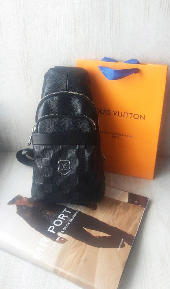 Чоловіча шкіряна сумка слінг Louis Vuitton black через плече чорна