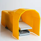 Педаль пневматична 4F210-08C (ножний пневморозподільник)