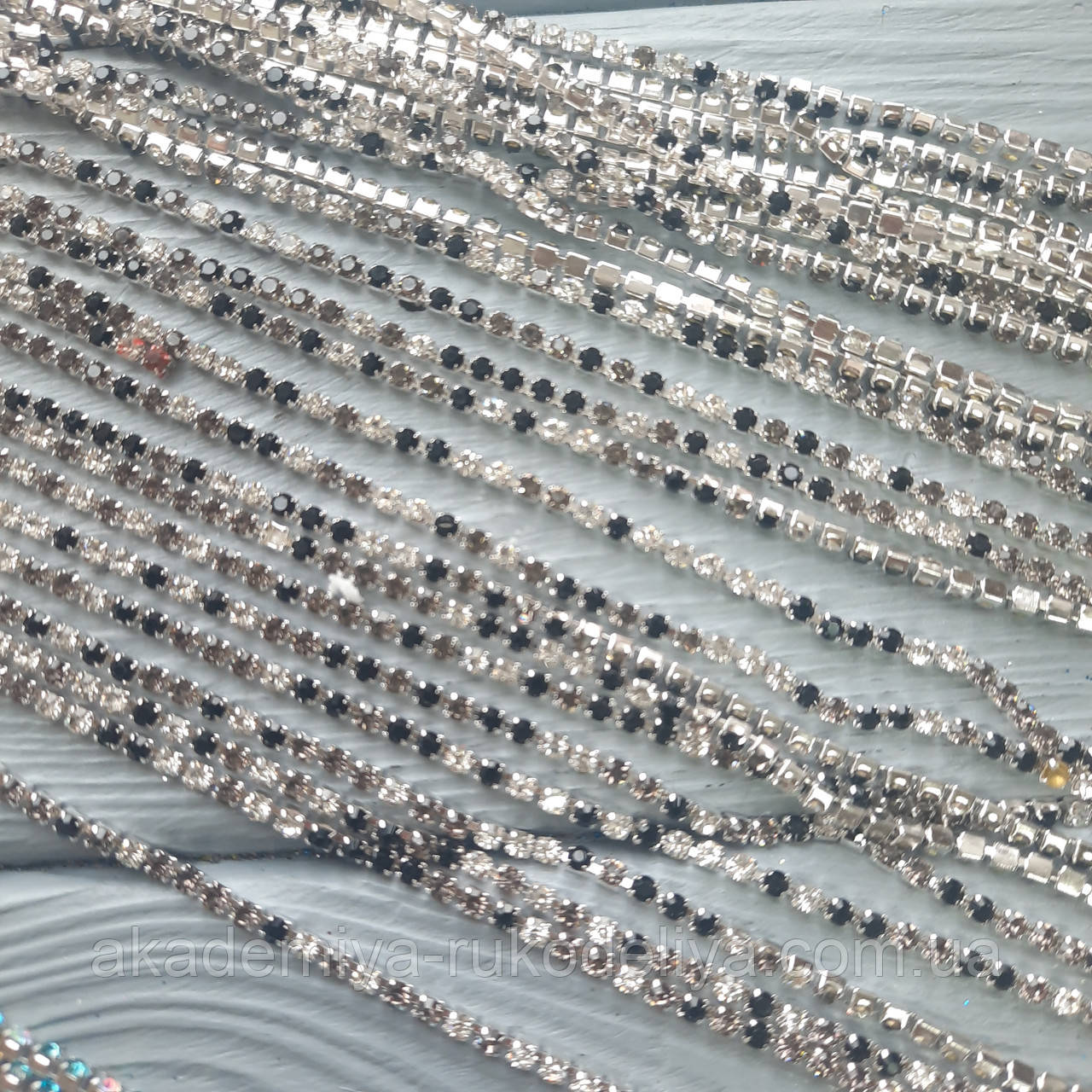 Стразовий ланцюжок срібний камінь (чорний, сірий і прозорий) 2.3 мм, фото 1