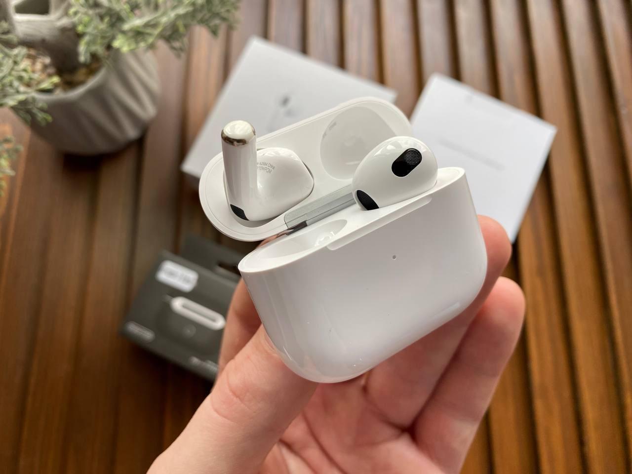 Навушники AirPods 3 iOS 17 без помилки Bluetooth White бездротові для Apple + гарантія та чохол у подарунок! - фото 1 - id-p2092255755