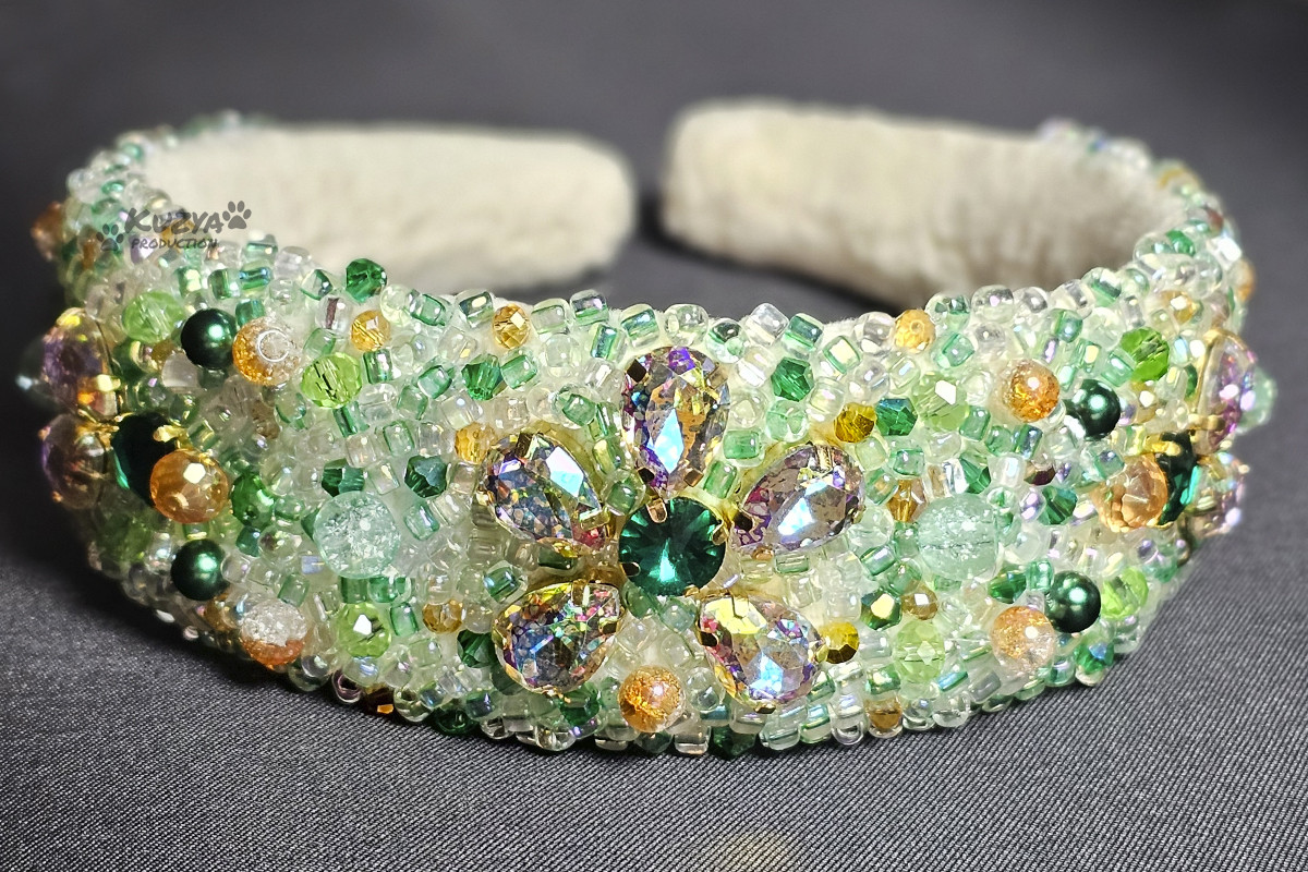 Ободок зелений зі стразами, намистинами та бісером Kuzya Production, фото 1