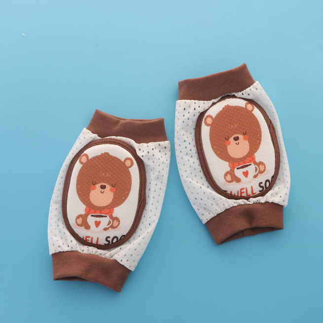 ΠΠ°ΠΊΠΎΠ»ΡΠ½Π½ΠΈΠΊΠΈ Π΄ΠΈΡΡΡΡ Π· ΠΌ'ΡΠΊΠΈΠΌΠΈ ΠΏΠΎΠ΄ΡΡΠ΅ΡΠΊΠ°ΠΌΠΈ, ΡΠΎΡΠΎ 1