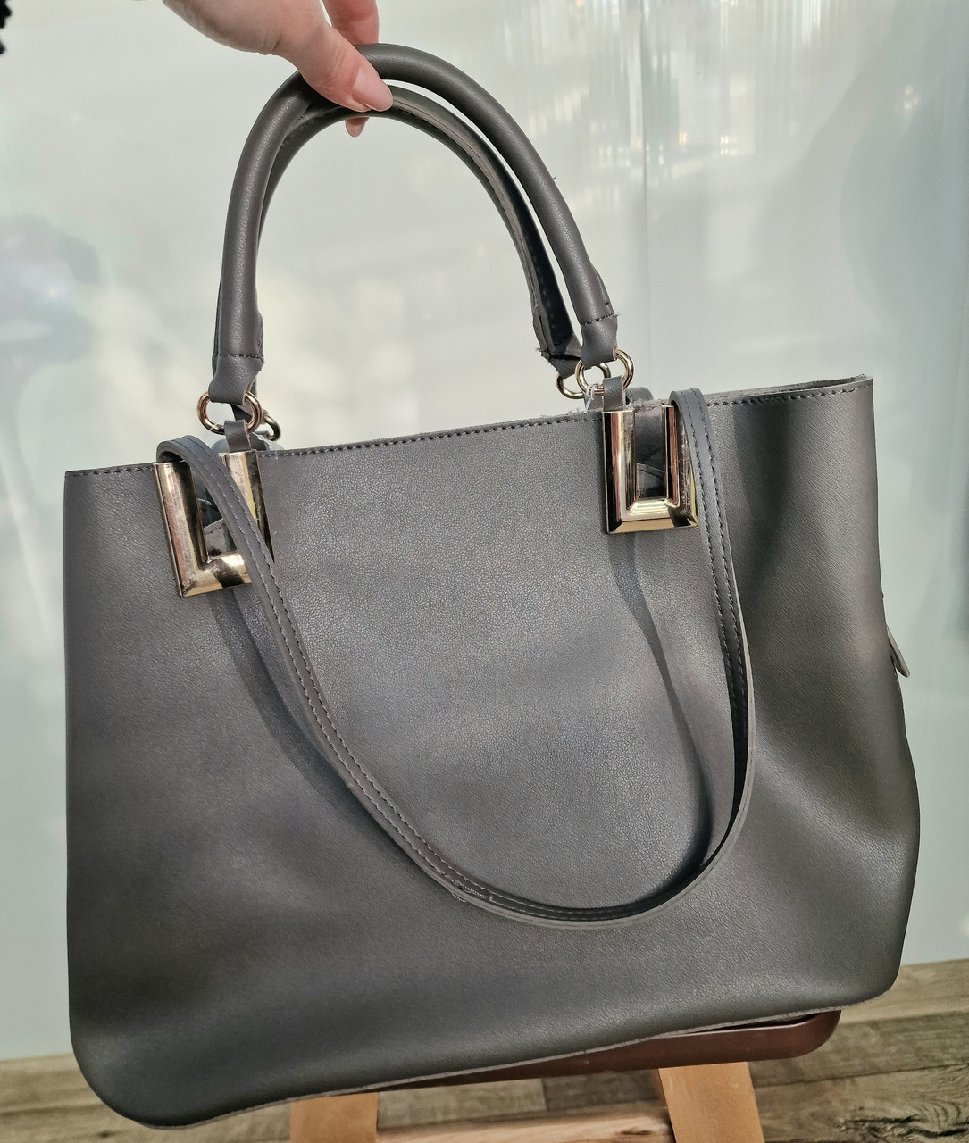 Женская сумочка серого цвета из экокожи, размер 37*26*15см - фото 2 - id-p2092317466