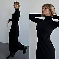 Демисезонное длинное черное платье слегка приталенного кроя с воротником-стойкой из джерси на флисе
