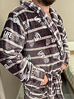 Стильный мужской махровый халат R с удобным капюшоном и двумя глубокими карманами. XL