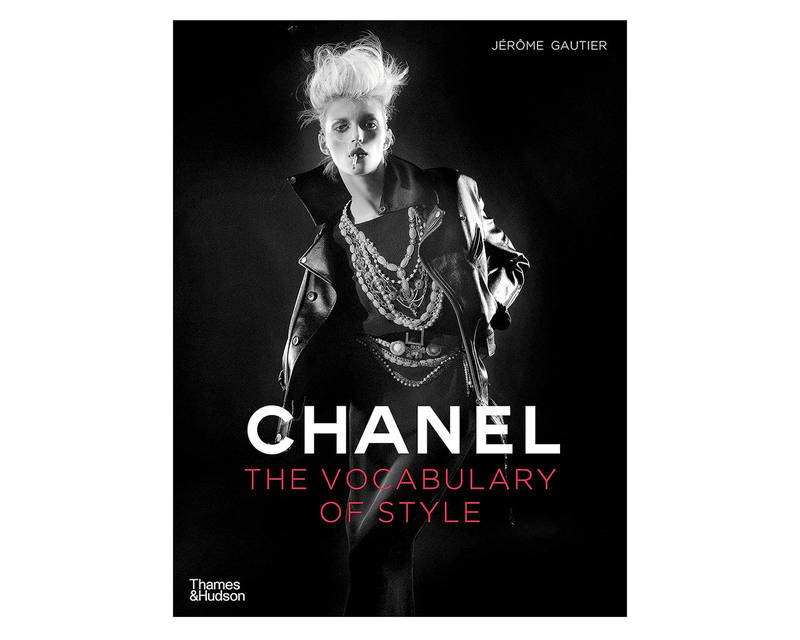 Книга о модном доме Шанель на английском Chanel: The Vocabulary of