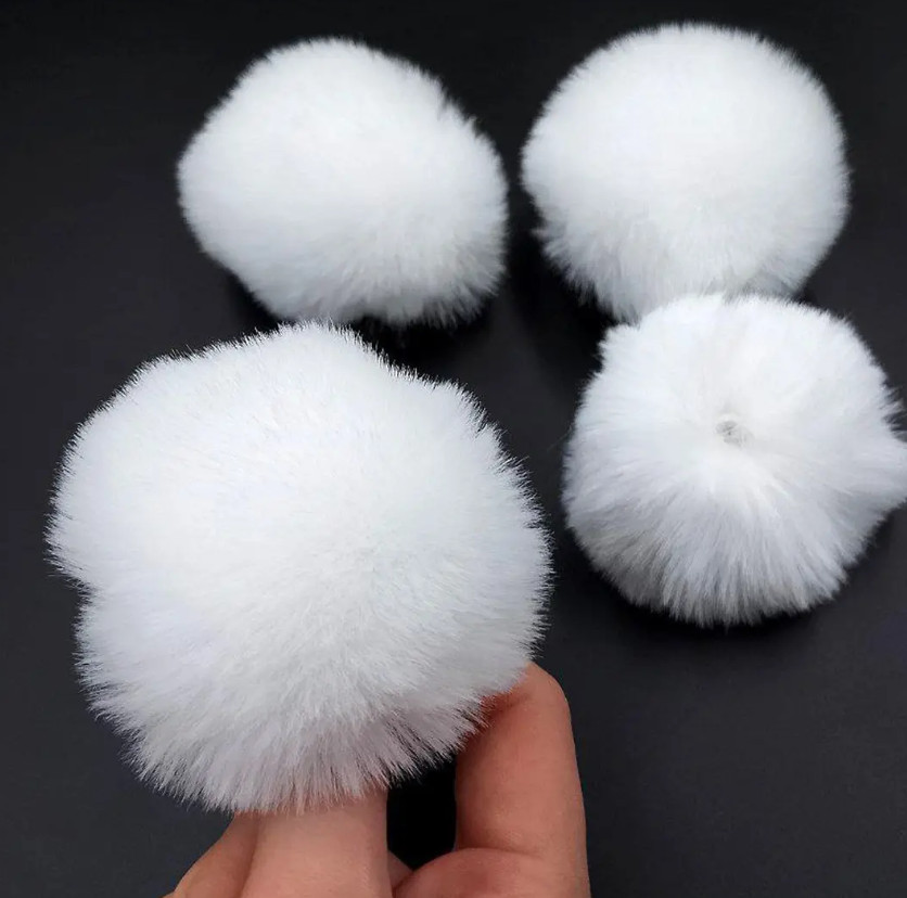 Помпон еко-хутро з петелькою 8 см, білий