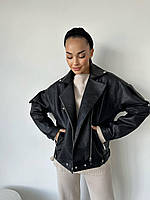 Черная женская куртка-косуха из качественной эко-кожи на подкладке в стиле оверсайз весна/осень