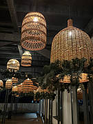 Торшери, абажури, бра — плетені з лози