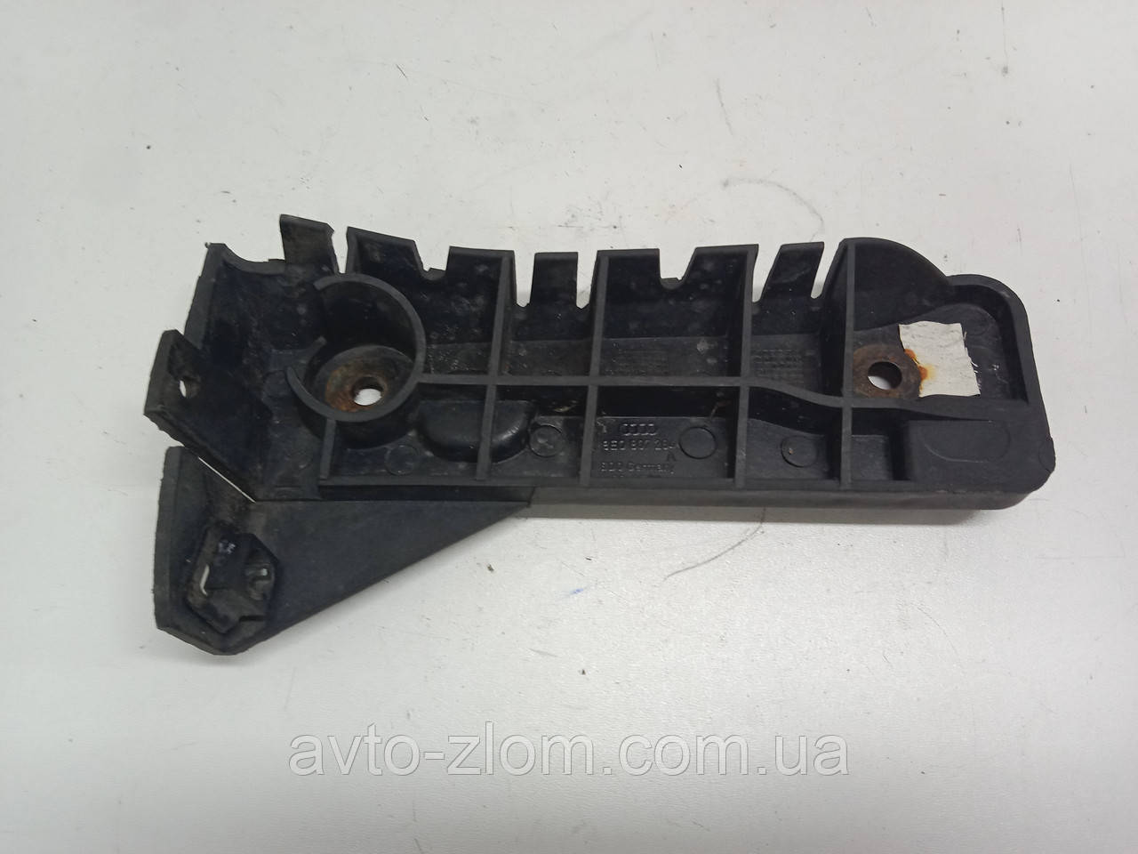 Направляюча переднього бампера Audi A4 B6. Ауді А4 Б6. Права. 8E0807284., фото 1