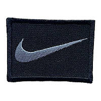 Шеврон на одежду "NIKE" Найк нашивка пришивная серая на черном фоне 3,5*5см