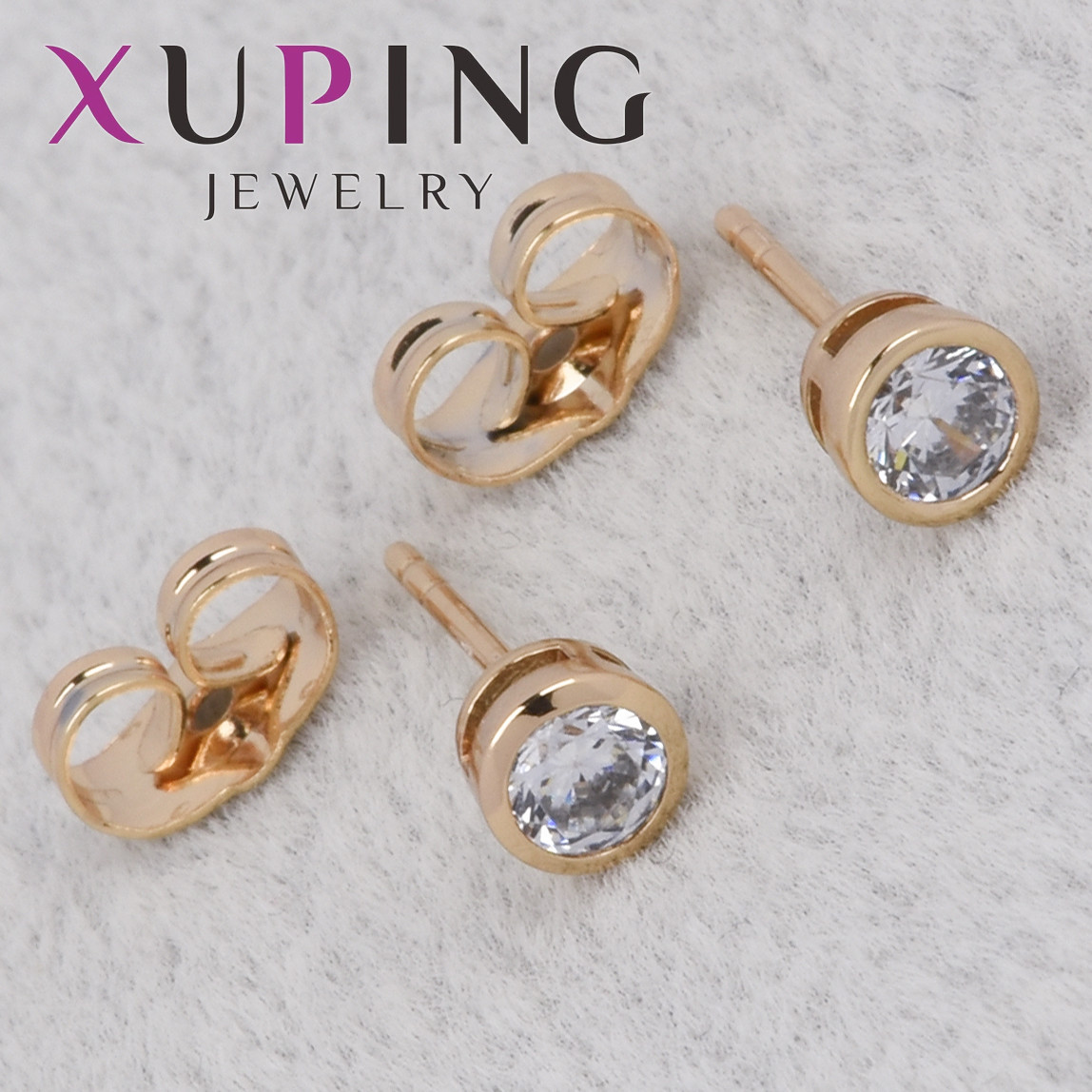 Серьги женские золотистого цвета Xuping Jewelry гвоздики пуссеты с белыми хрустальными стразами диаметр 5 мм - фото 1 - id-p2092948730