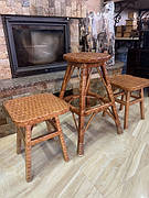 Табурети плетені з лози