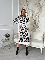 Женское стильное тёплое леопардовое платье ниже колена
