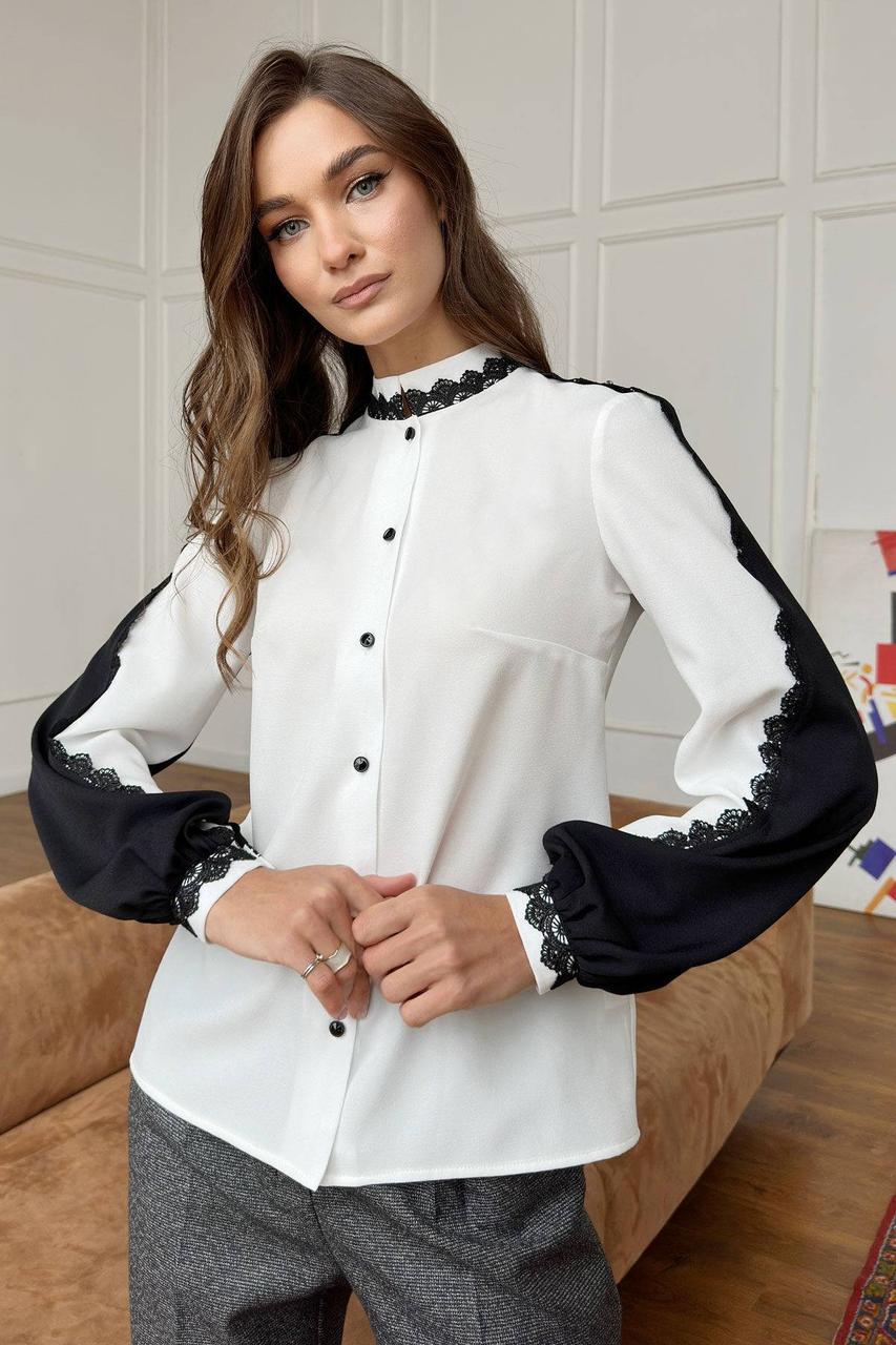 Біла жіноча блузка з мереживом на гудзиках 44-50 розміри