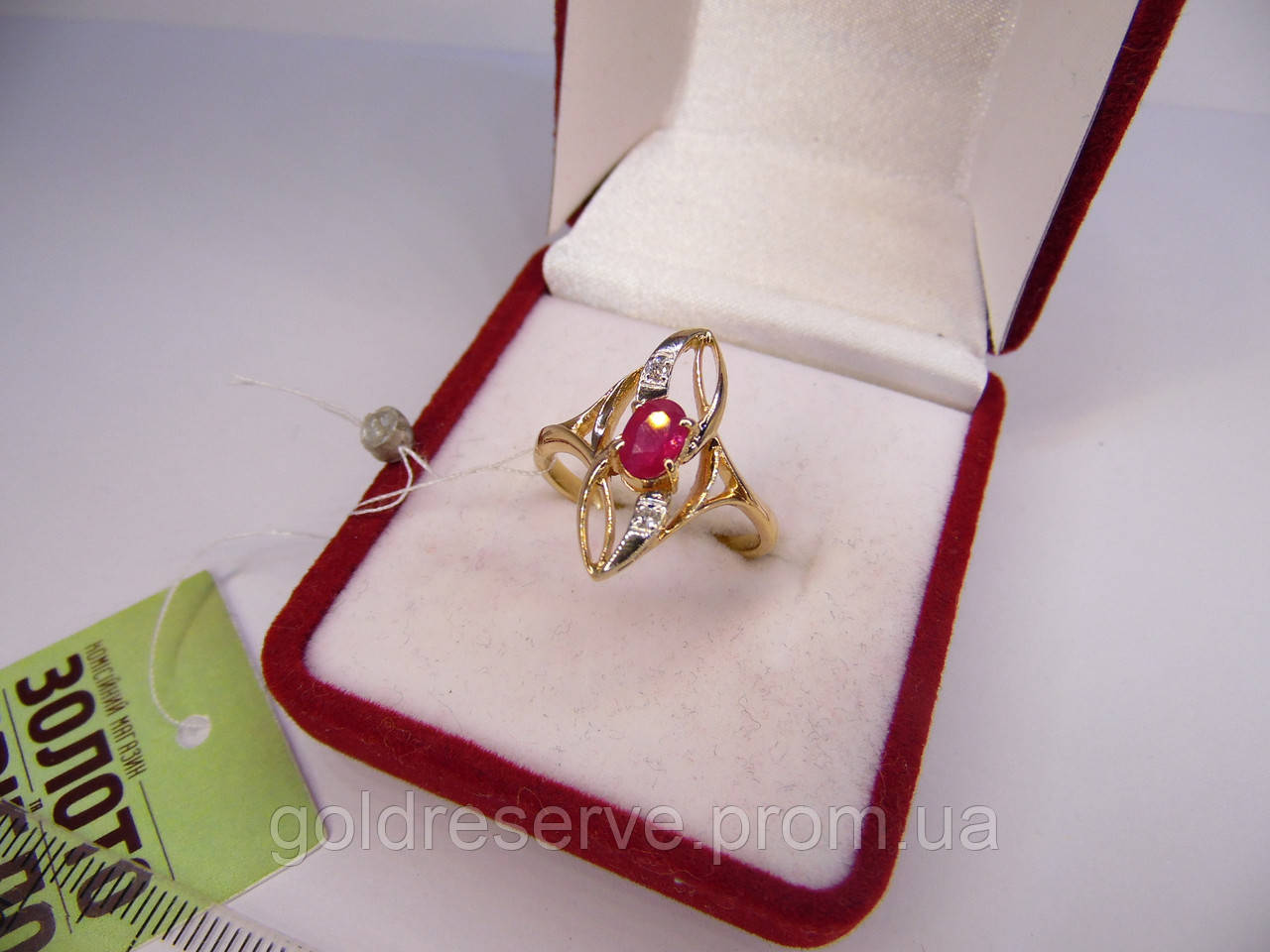 Золоте жіноче кільце з діамантом і рубіном. Розмір 17,9