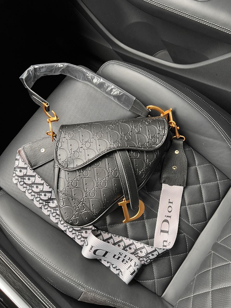 Жіноча сумка Dior Small Vibe Hobo Bag Black Leather Кросс-боді шкіра чорна ручка шкіряні на ланцюжках DIOR