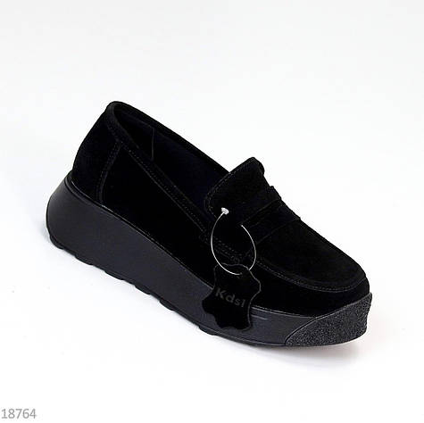 Універсальні чорні туфлі лофери натуральна замша на потовщеній підошві