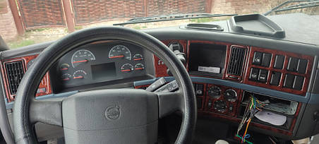 Накладки на панель 2002-2008 (під дерево) для Volvo FH, фото 1