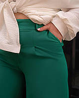 Женские брюки с высокой посадкой, по бокам карманы, зеленого цвета