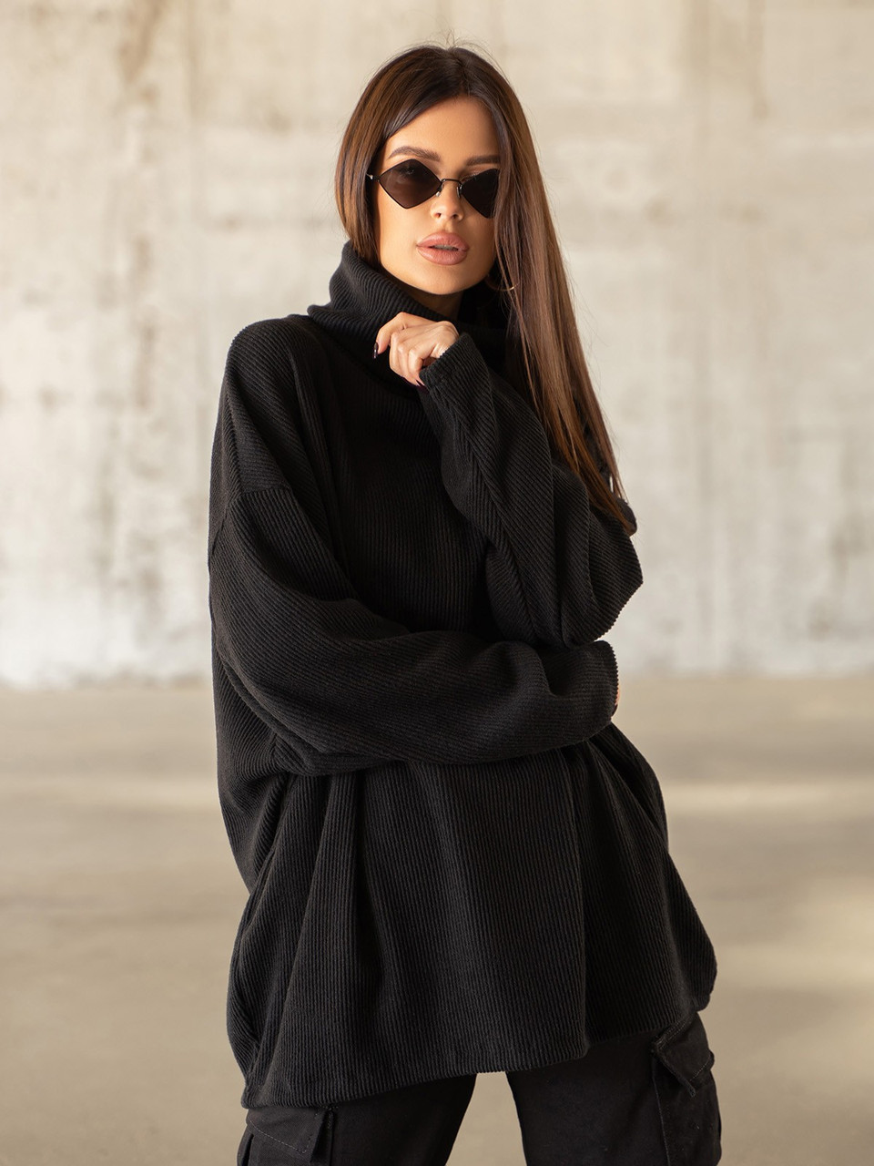Чорний вільний светр із ангори з високим горлом, розмір XL