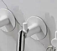 Пластиковый крючок для ванной и кухни настенный самоклеящийся белый