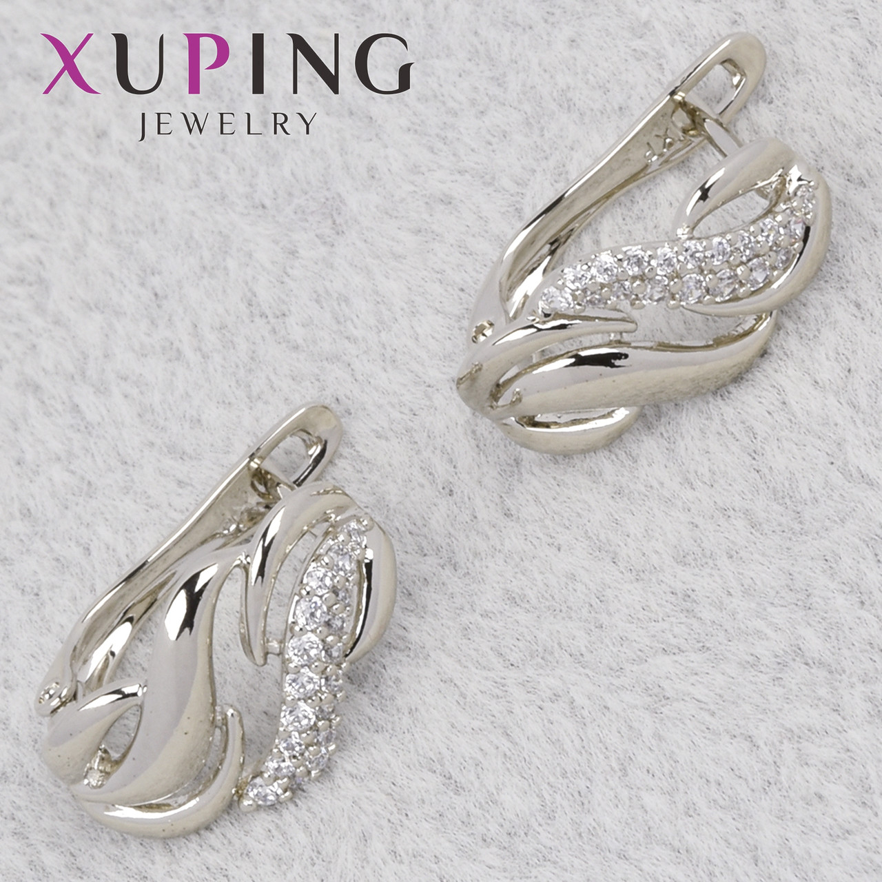 Серьги серебристого цвета фирма Xuping Jewelry английская застёжка с волнами с кристаллами размер 15х8 мм