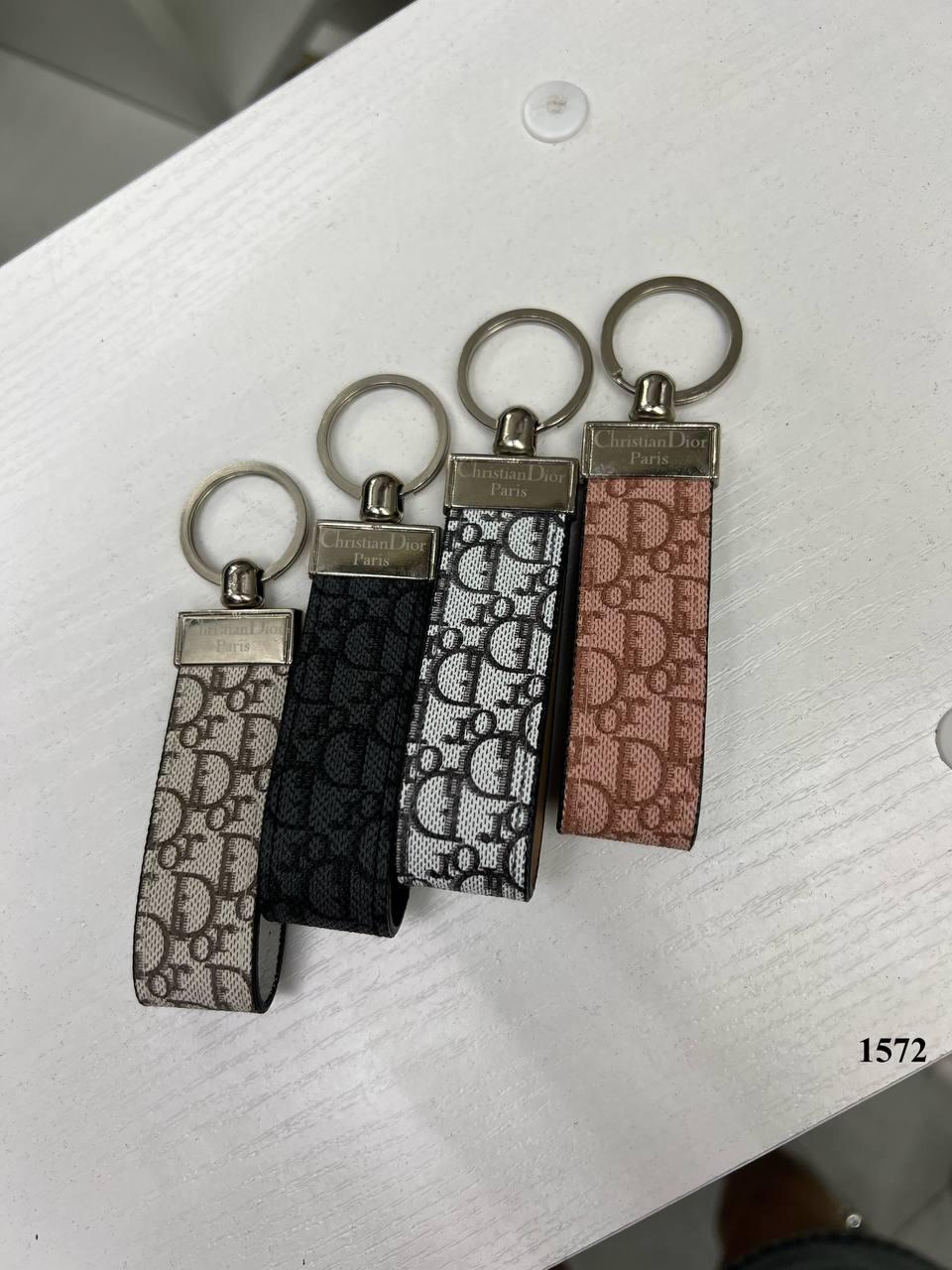 Серые буквы - стильный брендированный брелок для ключей, фурнитура металл с фирменным лого (1572) - фото 7 - id-p2094528048